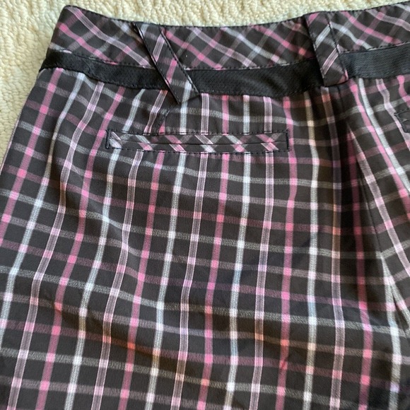 Annika Stylish Black and Pink Bermudas for Warm Weather - Picture 7 of 7